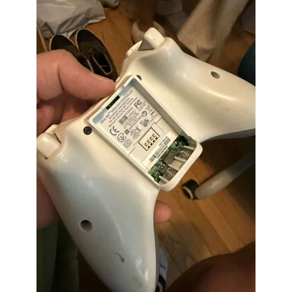Microsoft Xbox 360 Wireless Gaming‎ Controller, Missing Battery Cover
